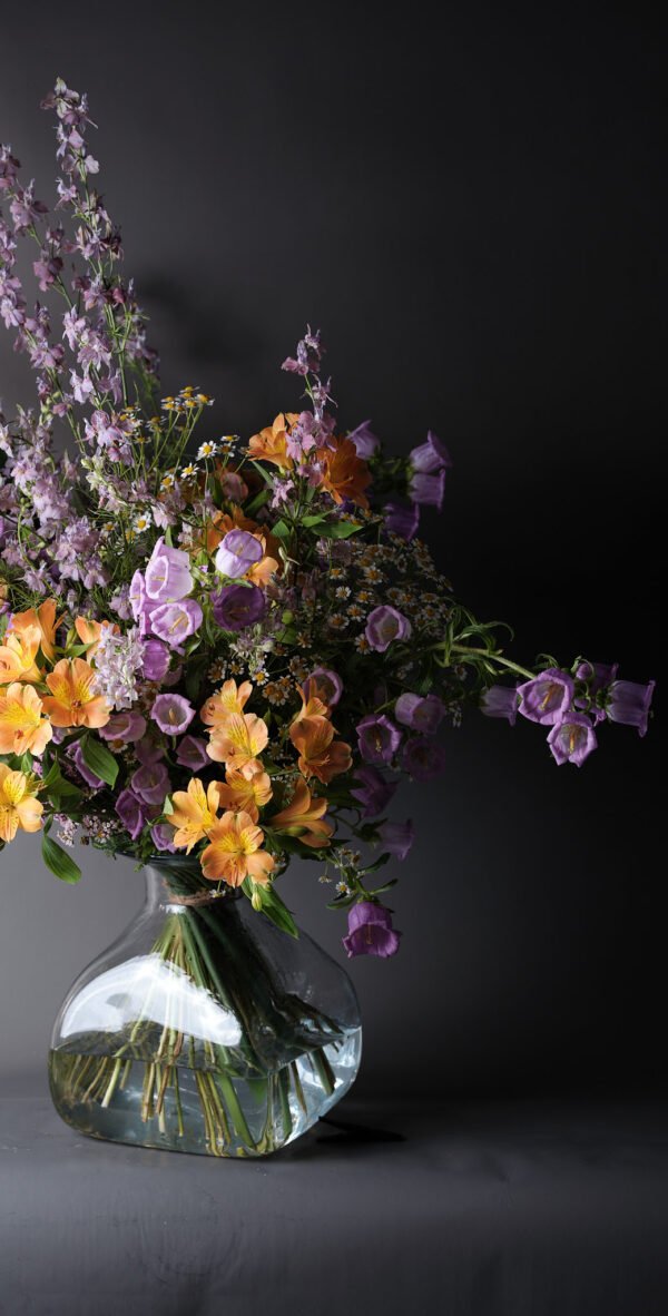 Lila i groc, delphinium, campanula i astroemeria